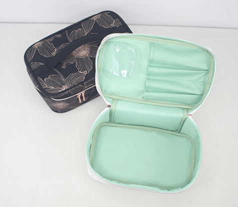 Multi-compartments toiletry case